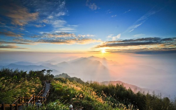 Красивый рассвет на море