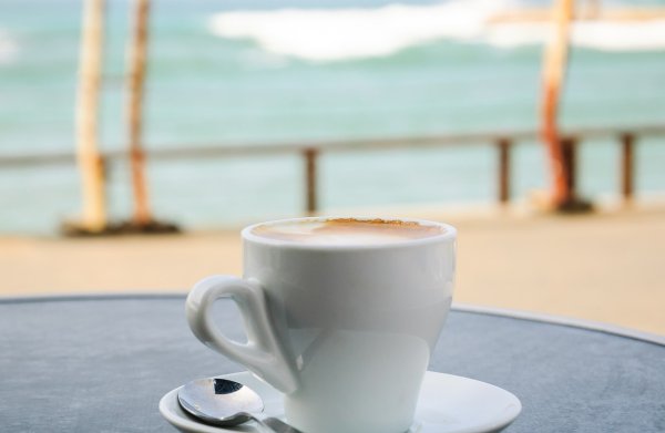 Утро солнце чашка кофе