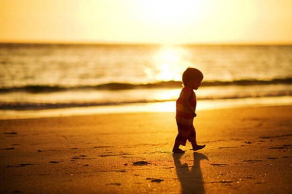 Семья на берегу моря