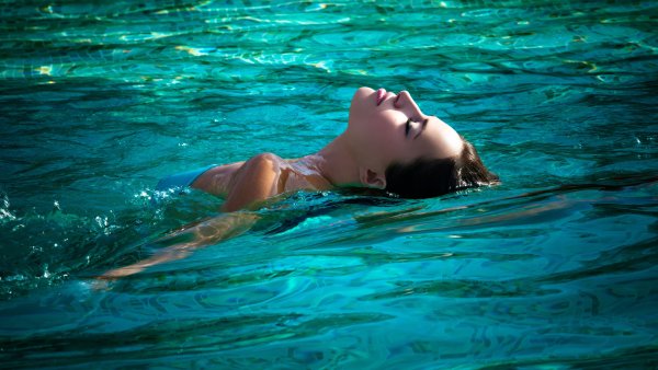 Купание в море