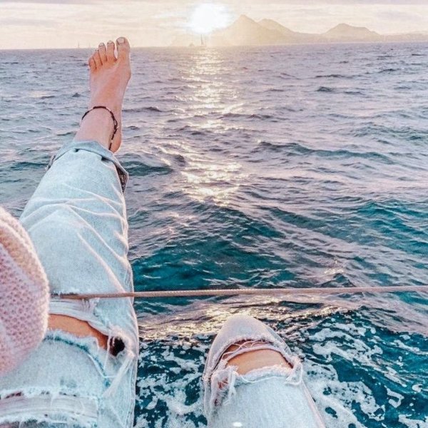 Ноги и фрукты