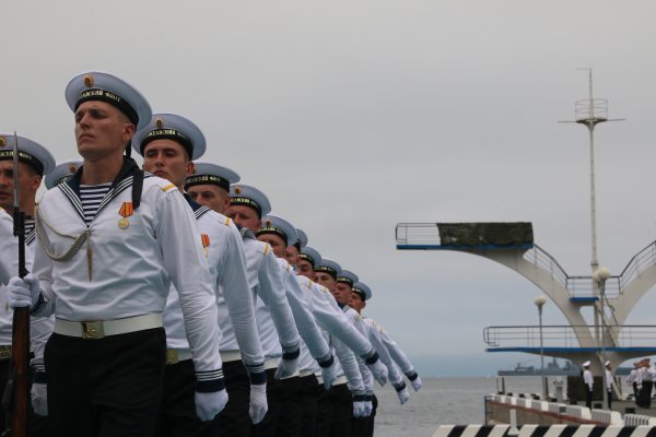 Корабль в море матрос