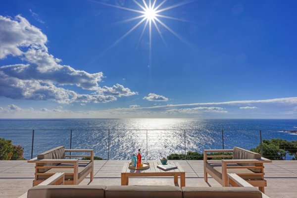 Вид на Морн дом Коста Браво