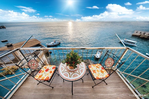 Веранда на берегу моря