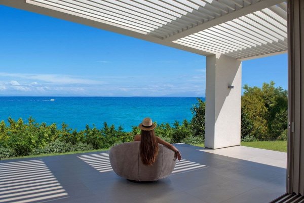 Белоснежная вилла на берегу Средиземного моря