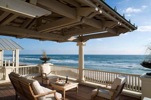 Веранда на берегу моря