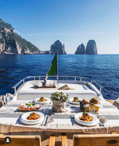 Завтрак на яхте