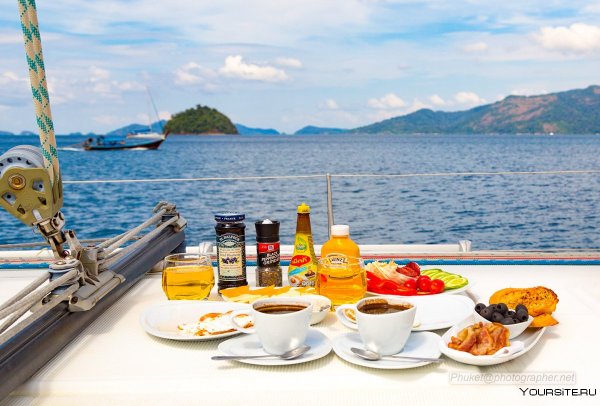 Завтрак на яхте