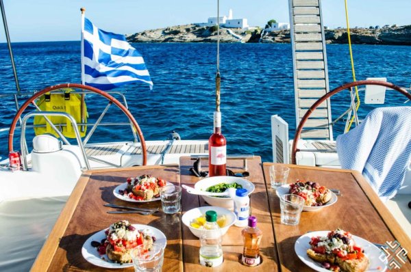 Море яхта и мы