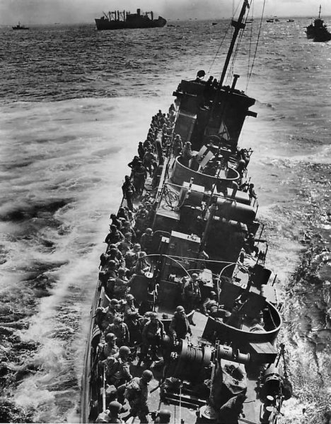 Американский десантный катер Нормандия 1944