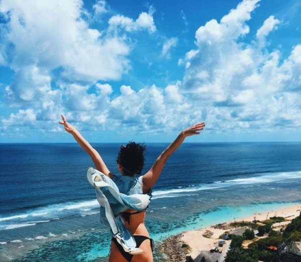 Утро на море девушка Египет