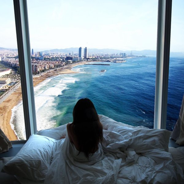 Девочка и море