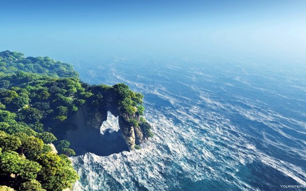 Вид со скалы на город