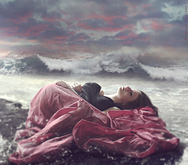 Девушки лежат в гамаках