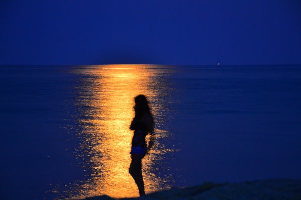 Девушка море вечер