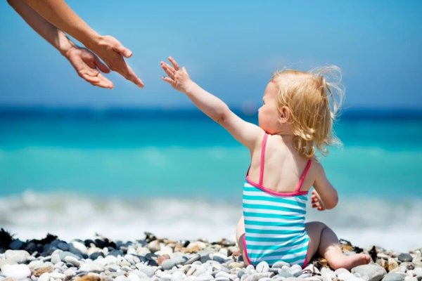 Дети летом на море