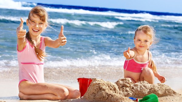 Дети играют