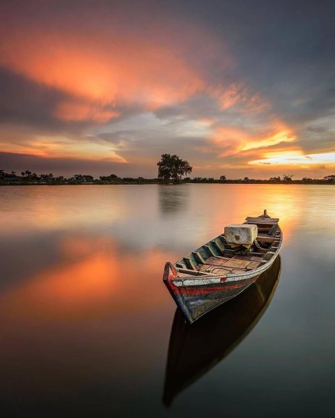 Утро море яхта