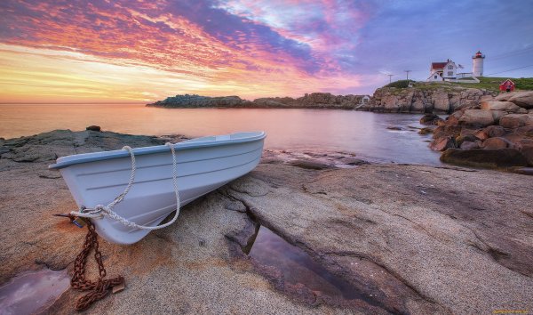 Лодка деревянная с веслами