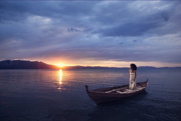 Шлюпка в море