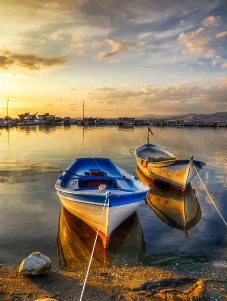 Яхта в море