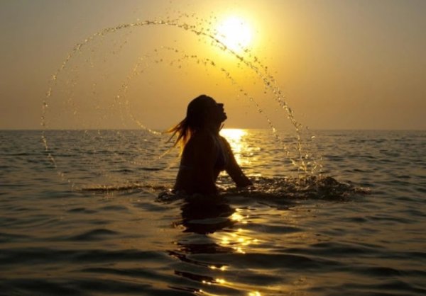 Ночное купание в море