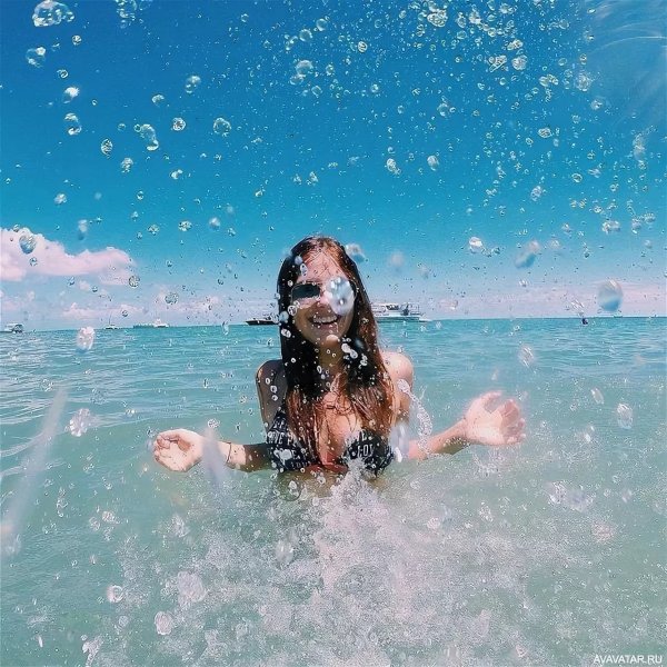 Люди на море