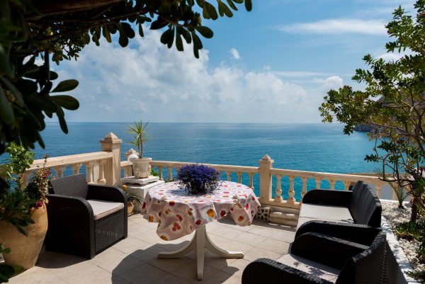 Вилла с видом на море