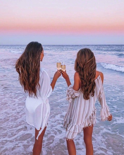 Красивые подруги