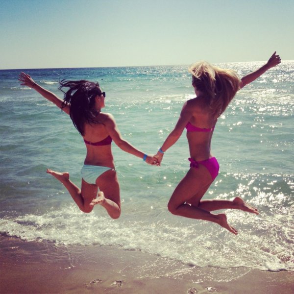 Подруги на море