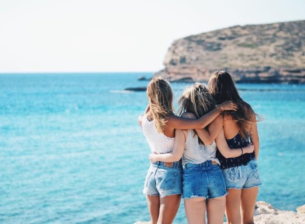 Подруги на море