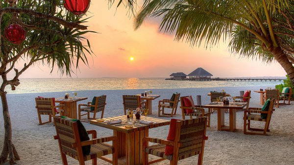 Кафе на берегу моря