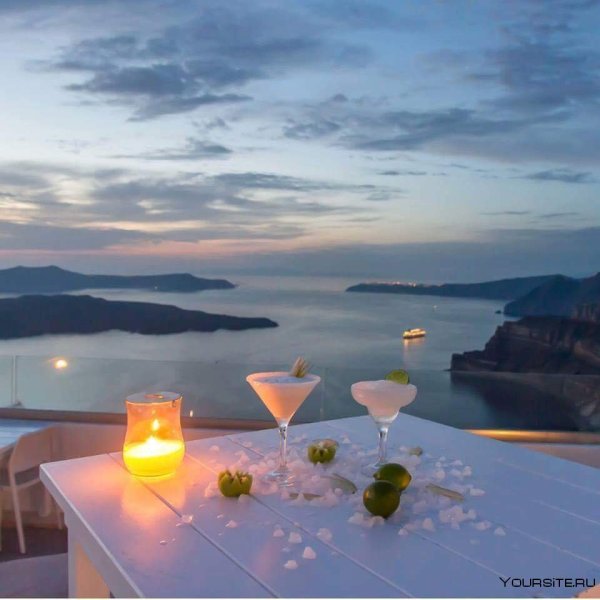 Кафе на берегу моря