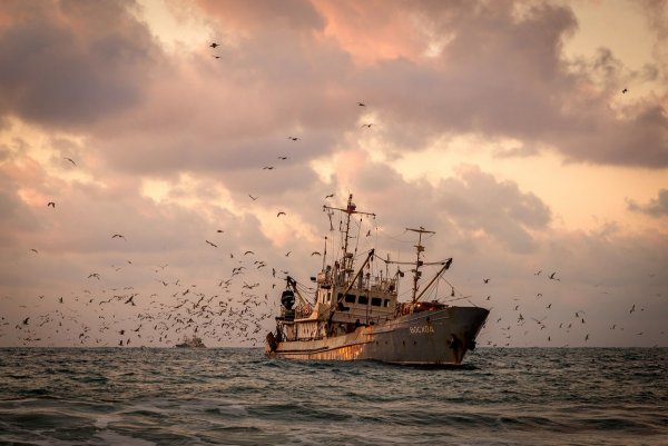 Корабль в открытом море