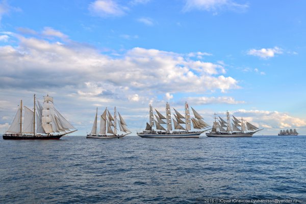 Много кораблей в море