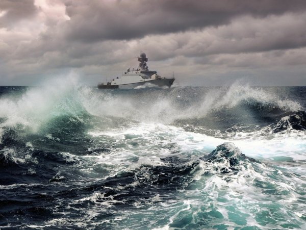 Корабль в шторм