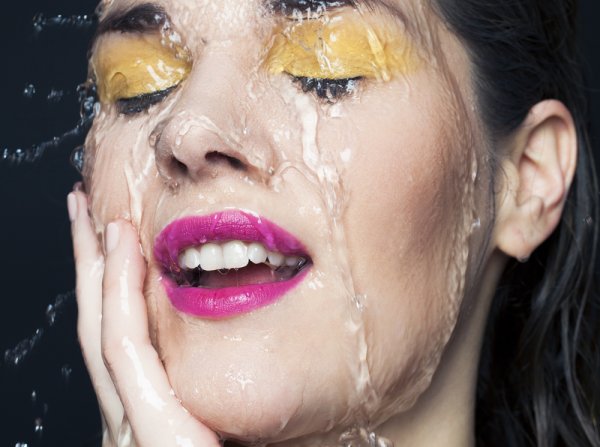 Забрызгал лицо