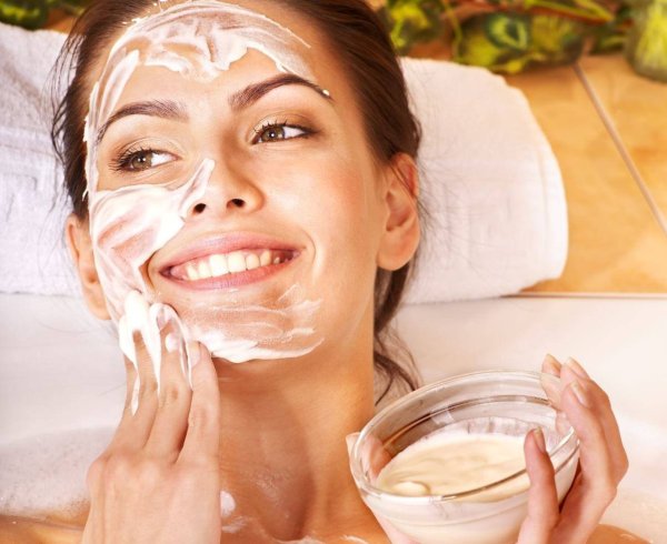 Забрызганное лицо девушки