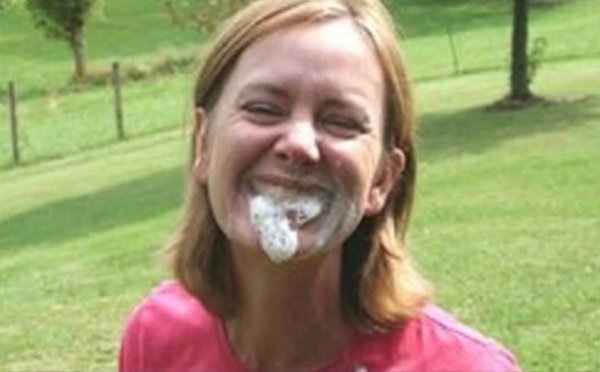 Девушка в молоке