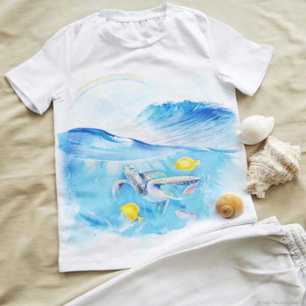 Футболка с дельфином
