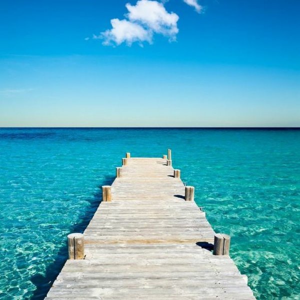 Пирс уходящий в море