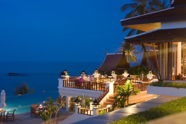 Море с отелем