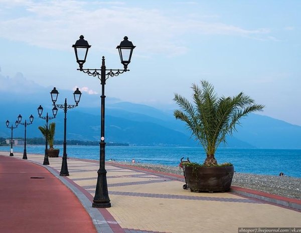 Адлер набережная море