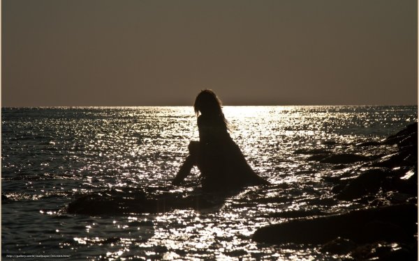 Женщина на обрыве