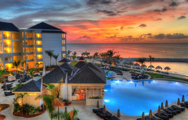 Отель на берегу моря