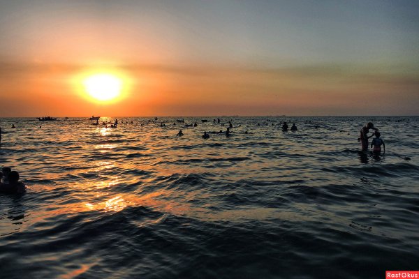 Рассвет на берегу моря