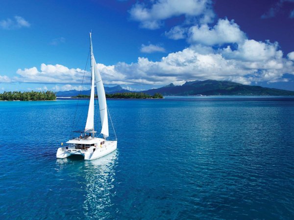 Яхта в Лазурном море