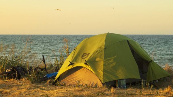 Палаточный лагерь на море