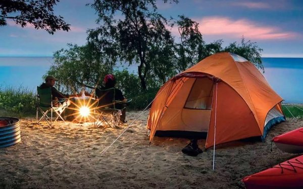 Вид из палатки на море