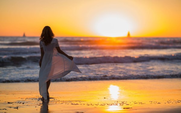 Девушка на закате